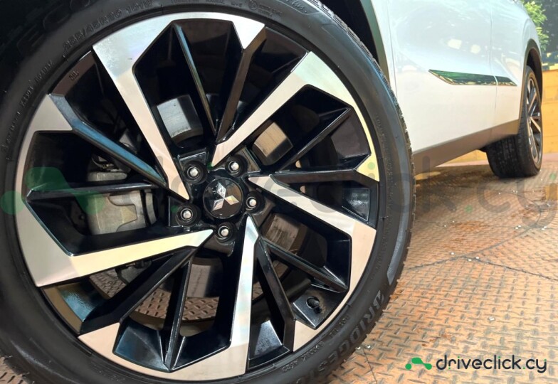 Mitsubishi Outlander White