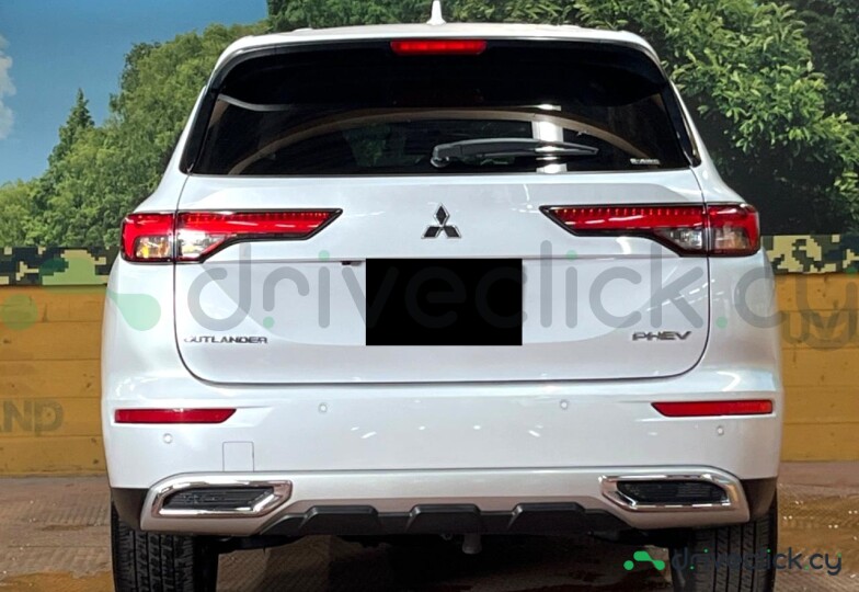 Mitsubishi Outlander White