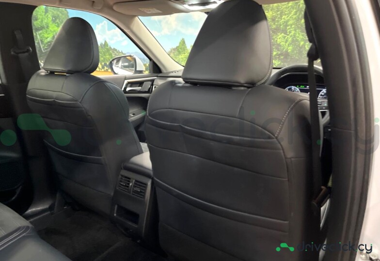 Mitsubishi Outlander White
