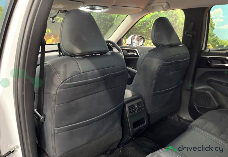 Mitsubishi Outlander White