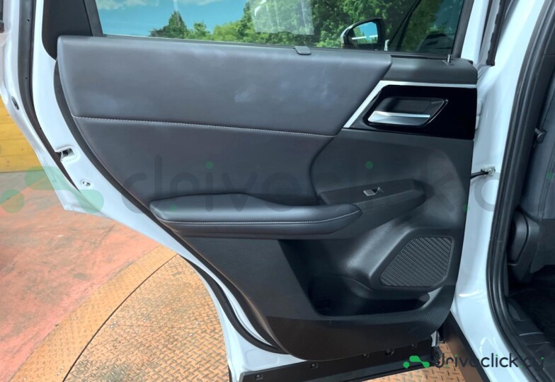 Mitsubishi Outlander White
