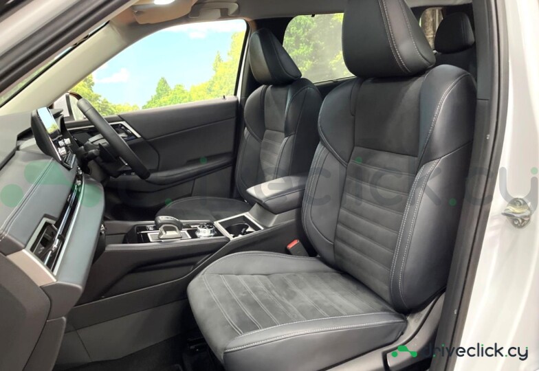Mitsubishi Outlander White
