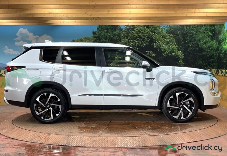 Mitsubishi Outlander White