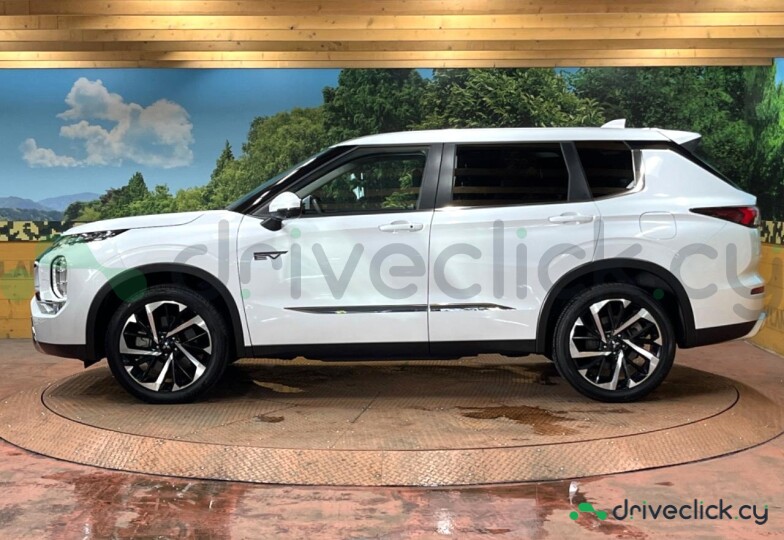 Mitsubishi Outlander White