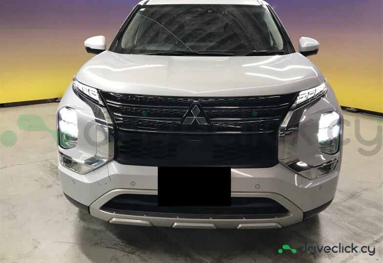 Mitsubishi Outlander White