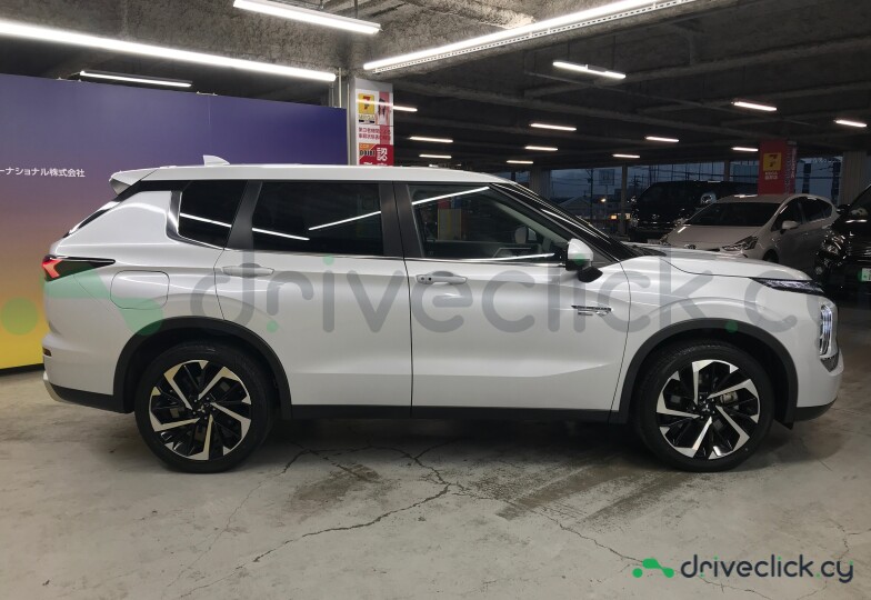 Mitsubishi Outlander White