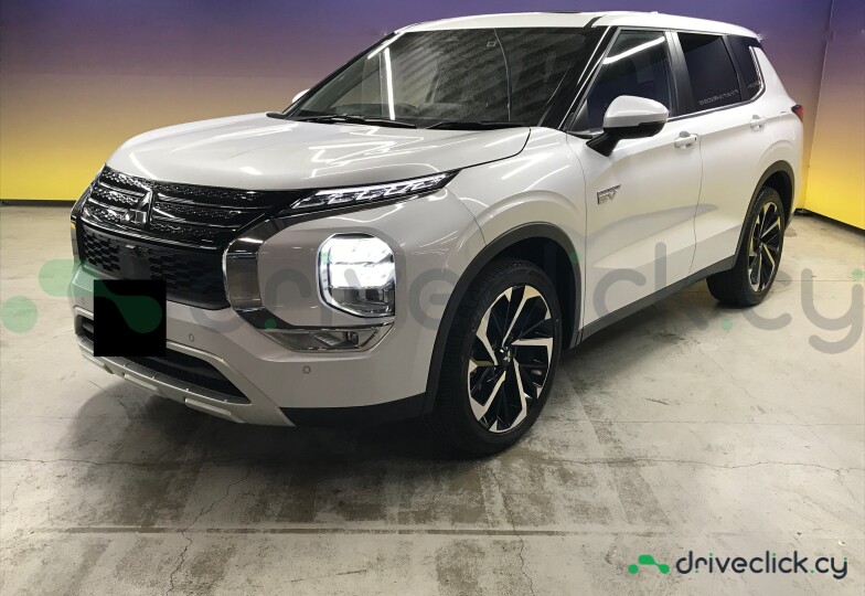 Mitsubishi Outlander White