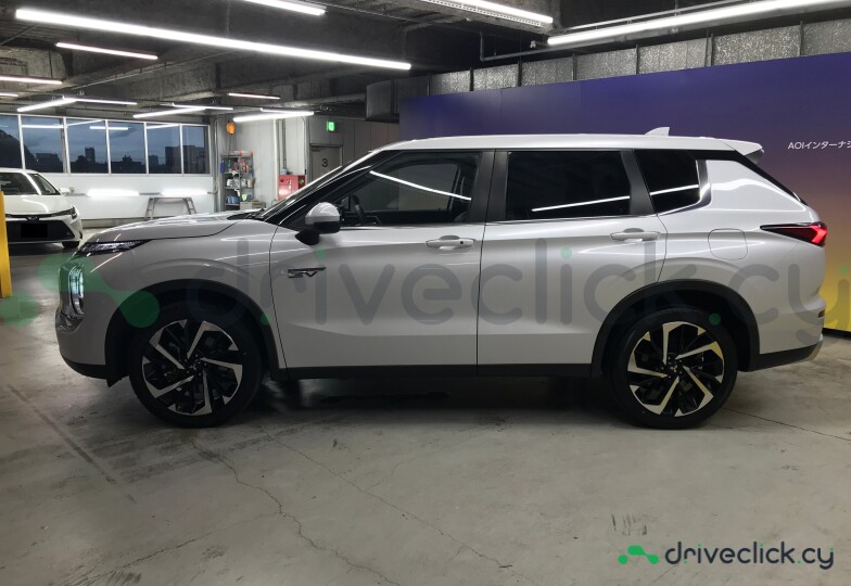 Mitsubishi Outlander White