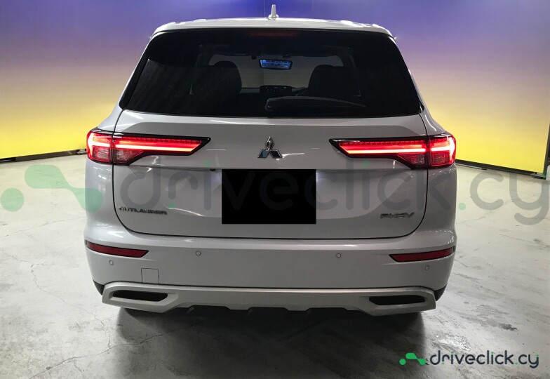 Mitsubishi Outlander White