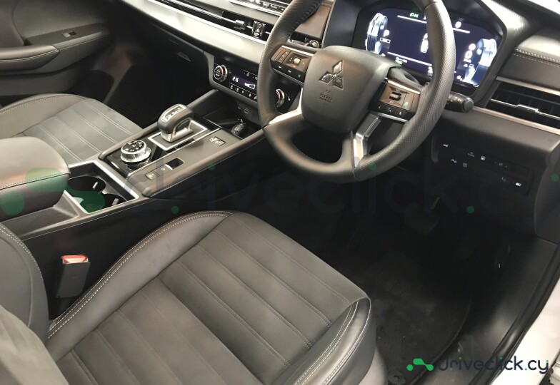 Mitsubishi Outlander White