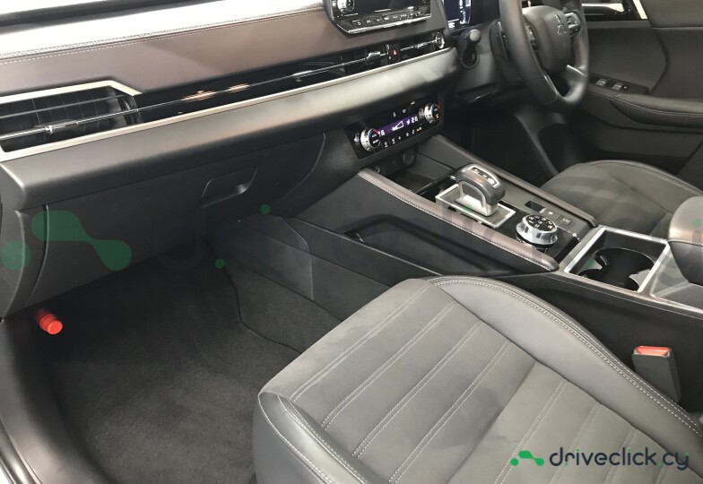 Mitsubishi Outlander White