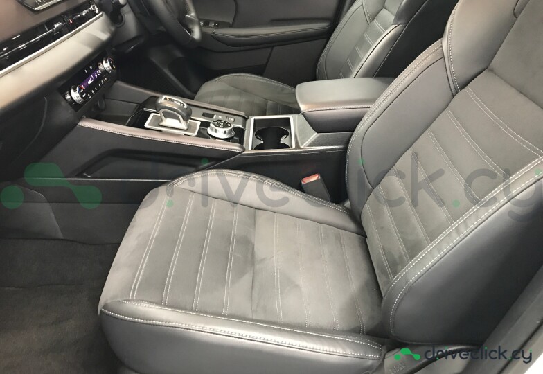Mitsubishi Outlander White