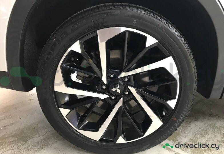 Mitsubishi Outlander White