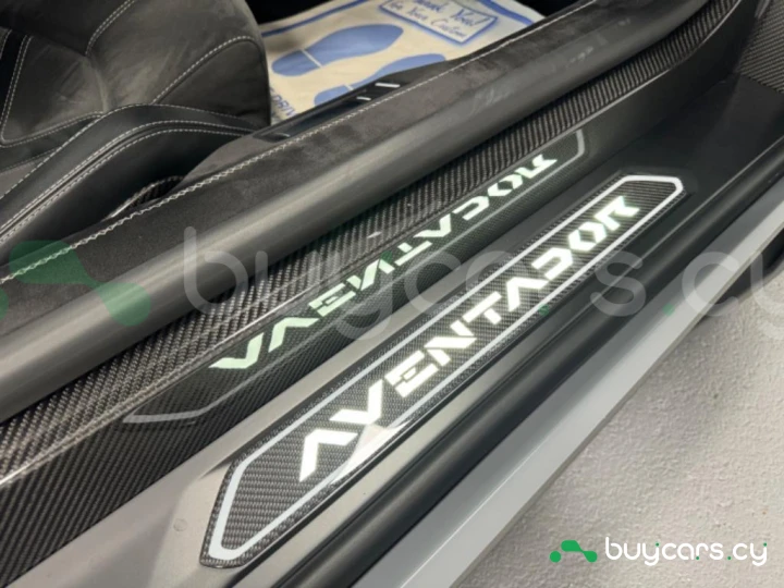 Lamborghini Aventador Серый