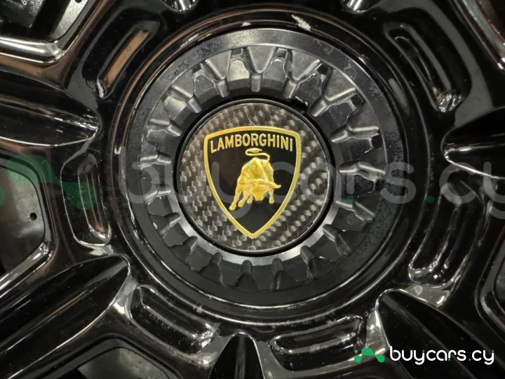 Lamborghini Aventador Серый