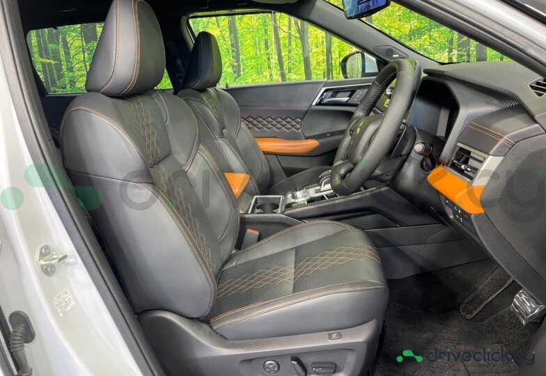 Mitsubishi Outlander White