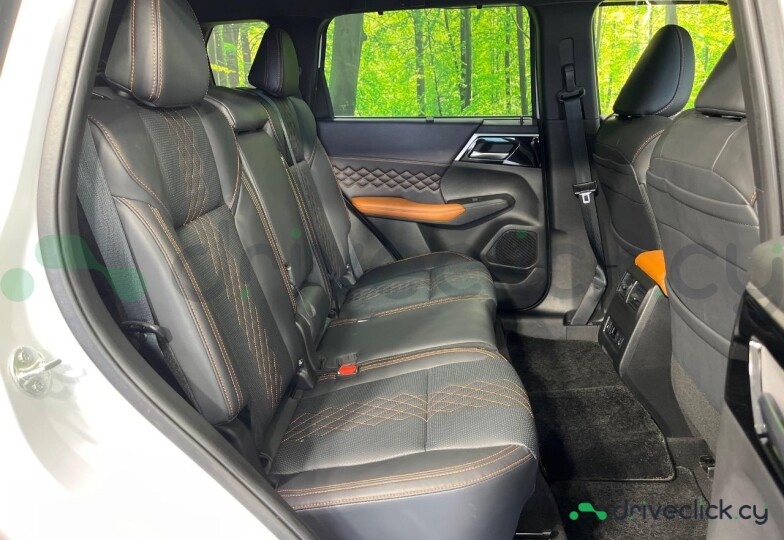 Mitsubishi Outlander White