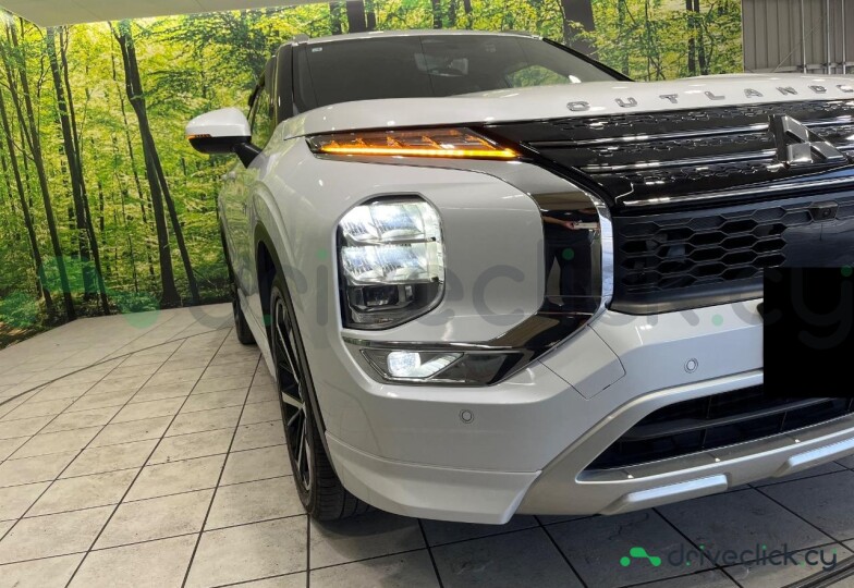 Mitsubishi Outlander White
