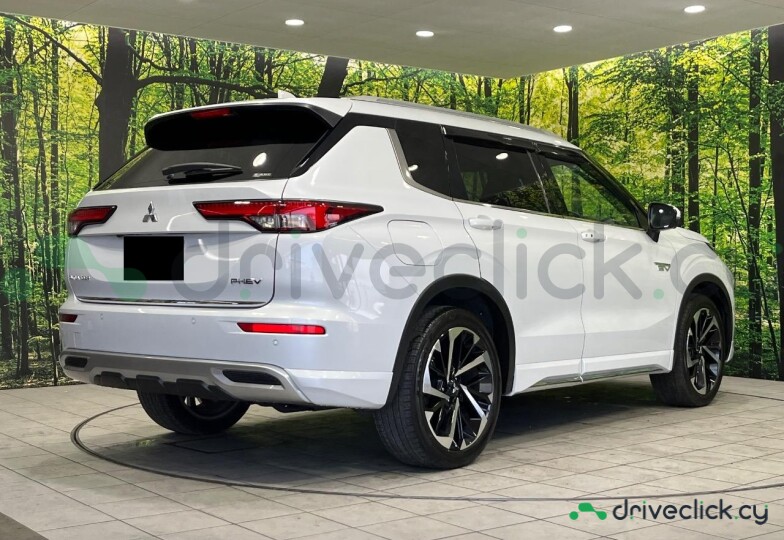 Mitsubishi Outlander White