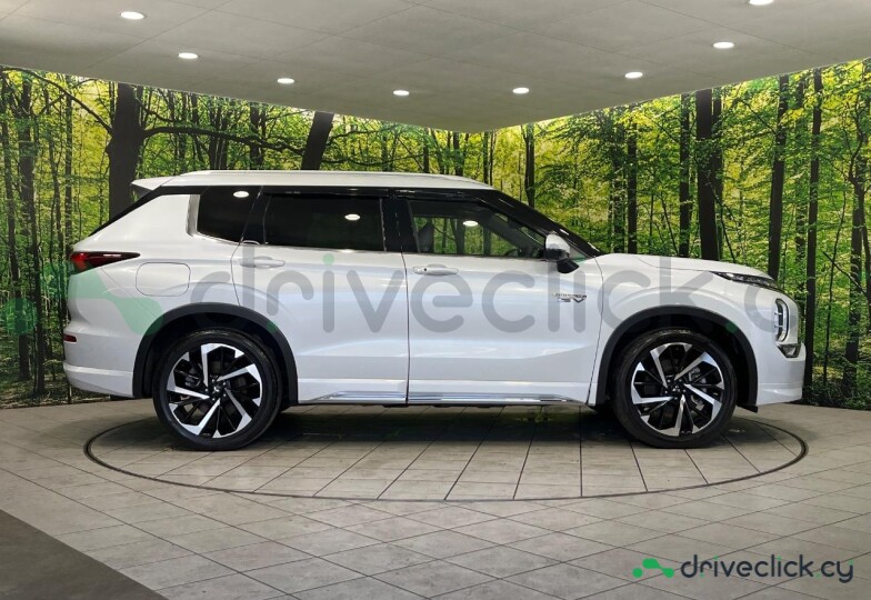 Mitsubishi Outlander White