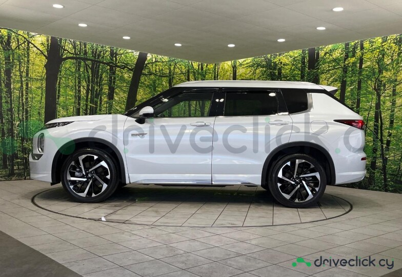 Mitsubishi Outlander White