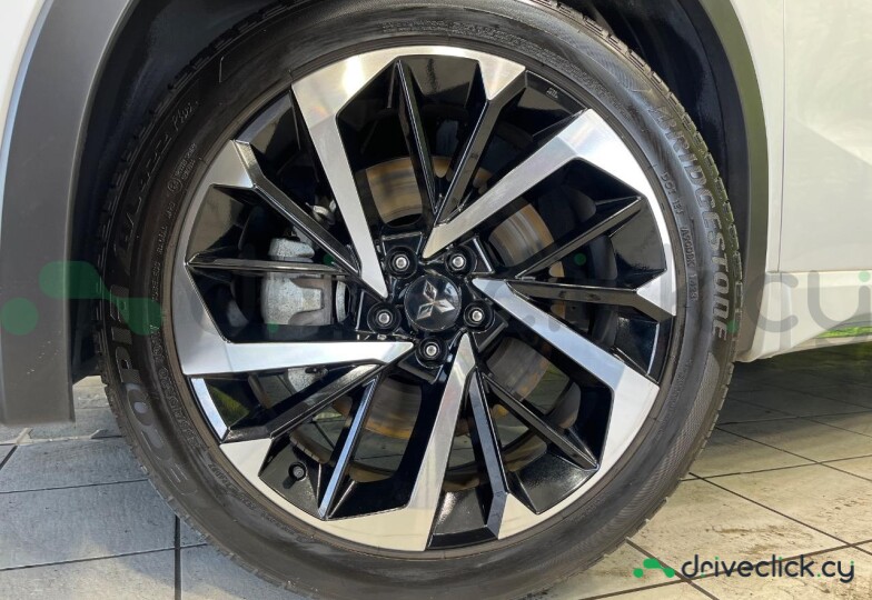 Mitsubishi Outlander White