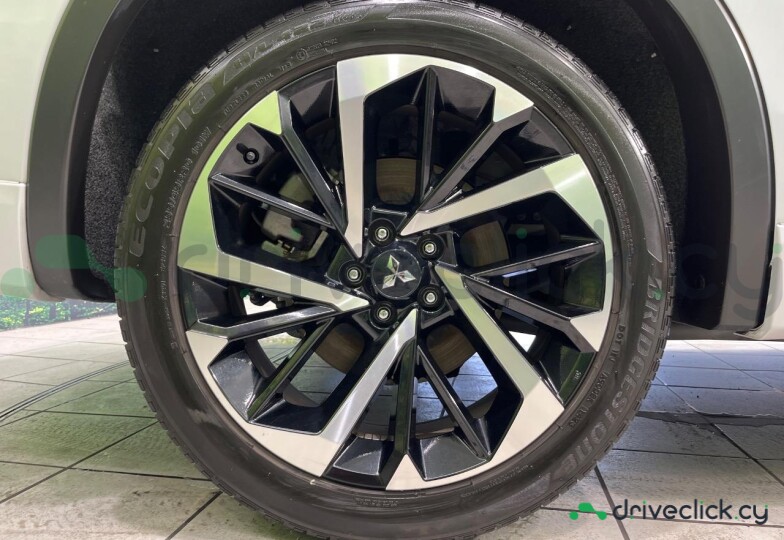 Mitsubishi Outlander White