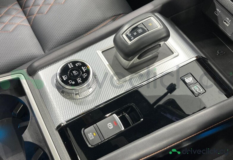 Mitsubishi Outlander White