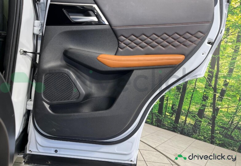 Mitsubishi Outlander White