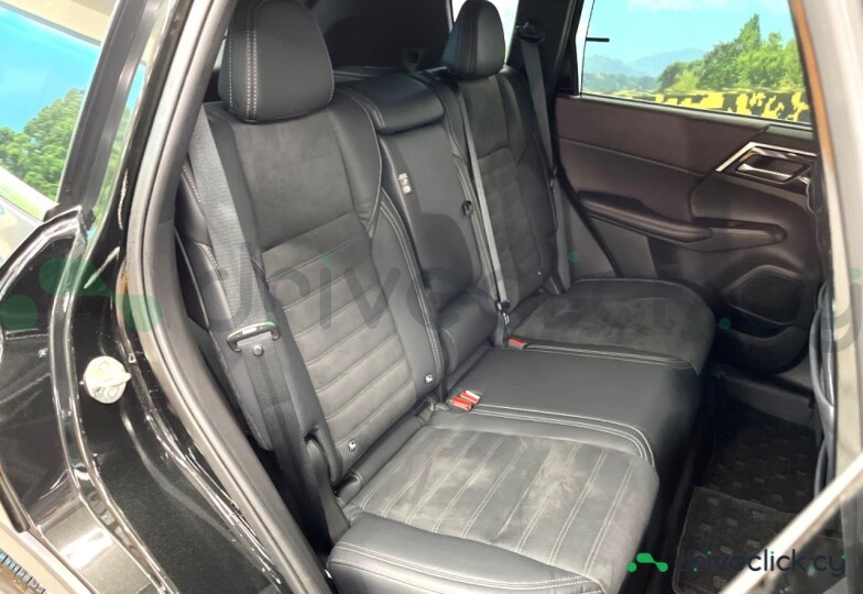 Mitsubishi Outlander Black