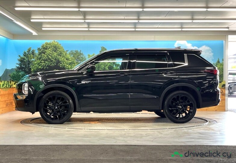 Mitsubishi Outlander Black