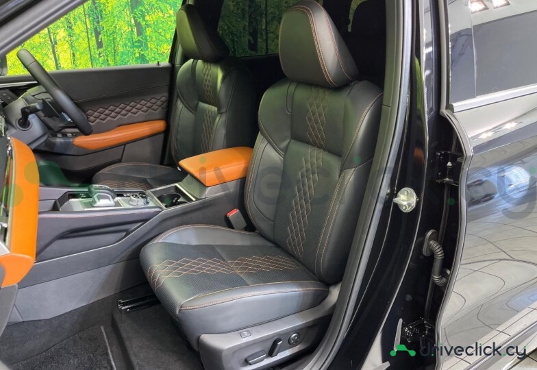 Mitsubishi Outlander Black
