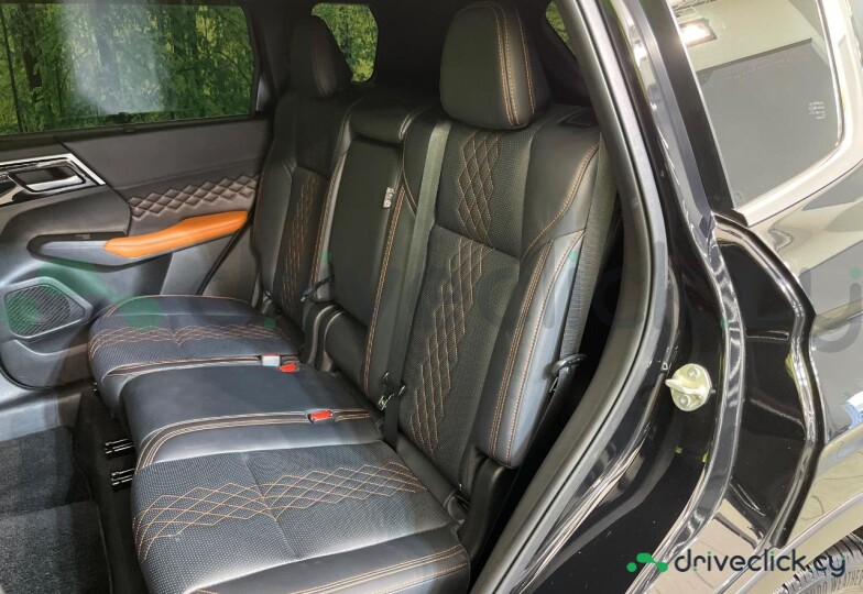 Mitsubishi Outlander Black