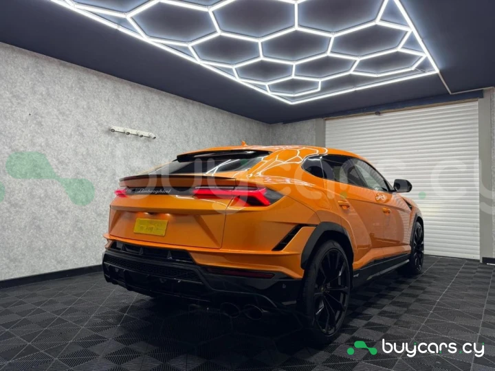 Lamborghini Urus Оранжевый
