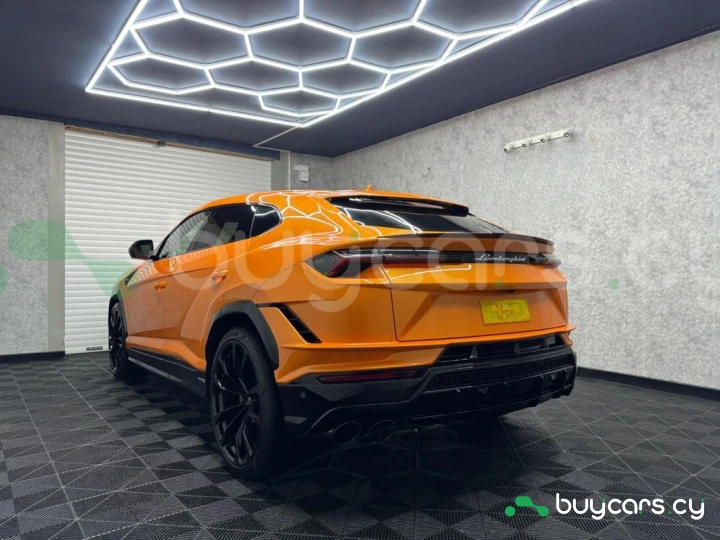 Lamborghini Urus Оранжевый