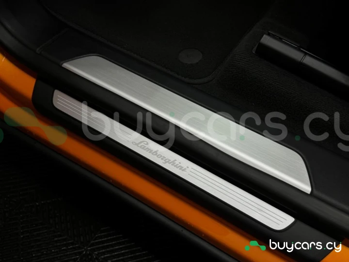 Lamborghini Urus Оранжевый