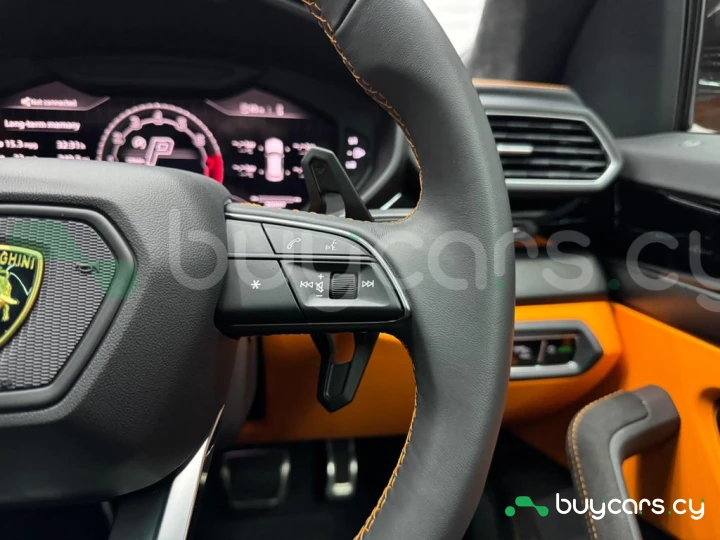 Lamborghini Urus Оранжевый