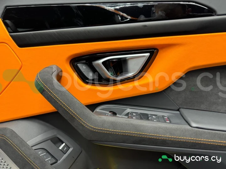Lamborghini Urus Оранжевый