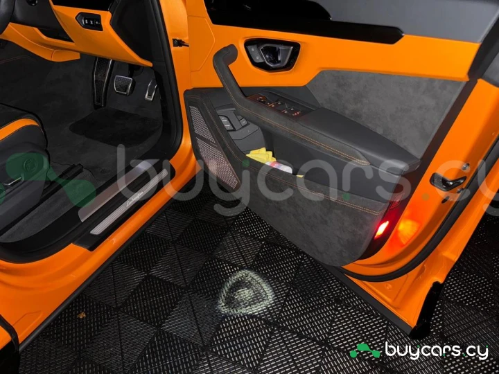 Lamborghini Urus Оранжевый