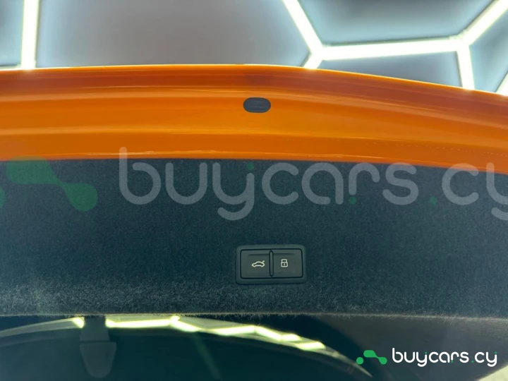 Lamborghini Urus Оранжевый