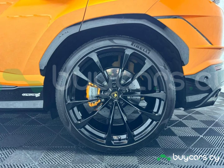 Lamborghini Urus Оранжевый