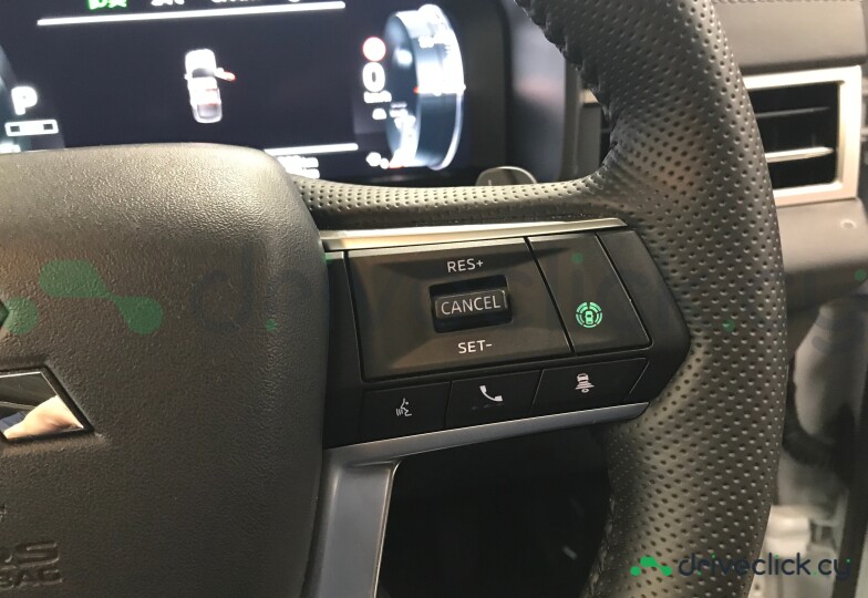 Mitsubishi Outlander White