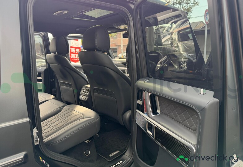 Mercedes G-class Black