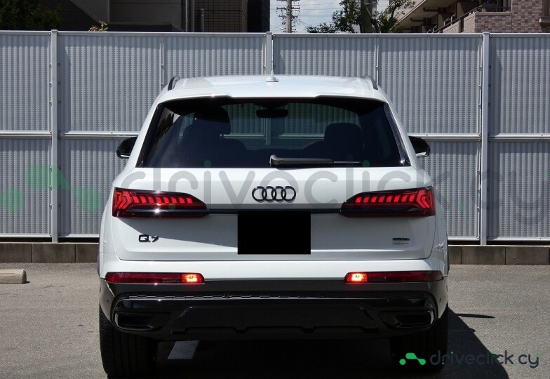 Audi Q7 White