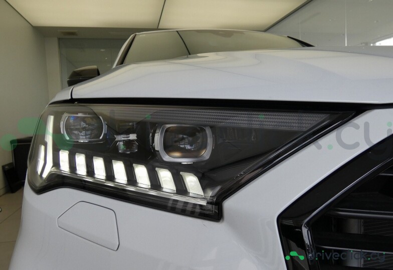 Audi Q7 White