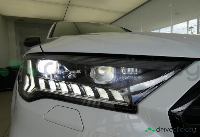 Audi Q7 White