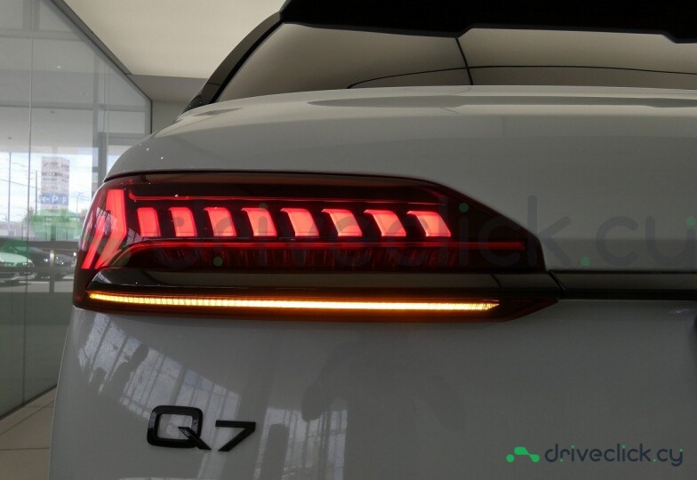 Audi Q7 White