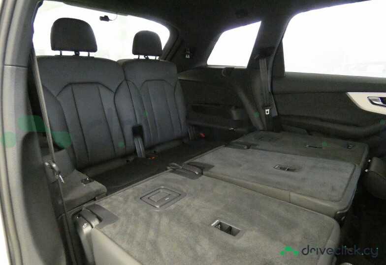 Audi Q7 White