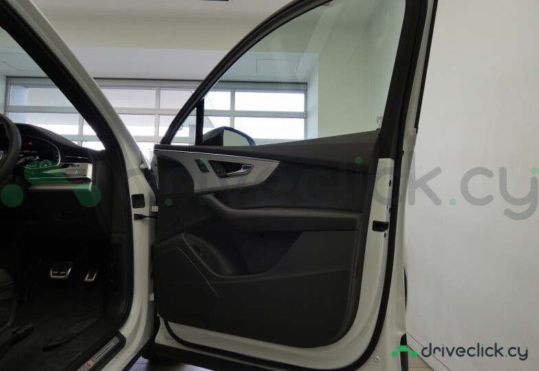 Audi Q7 White