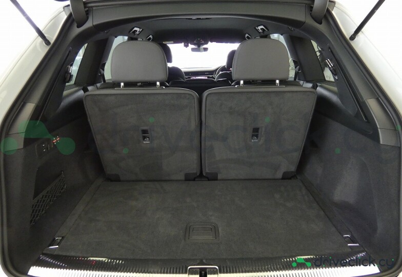 Audi Q7 White